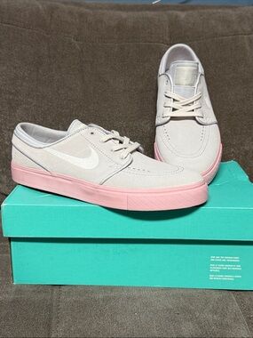 🥰🥰 Nike SB Stefan Janoski Low Top Sneakers Vast Gray- Bubblegum 🥰🥰